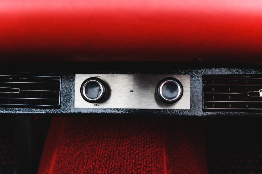 Детали интерьера Mercedes-Benz 280 SL (W113) 1969 года  (EU) (фото 80 из 141)